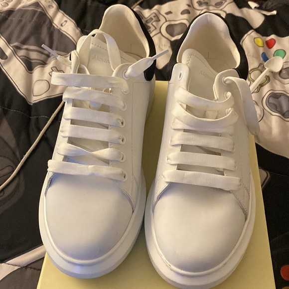 Alexander McQueen, Unisex size 9.5 shoe. Excellent condition. - Picture 2 of 6